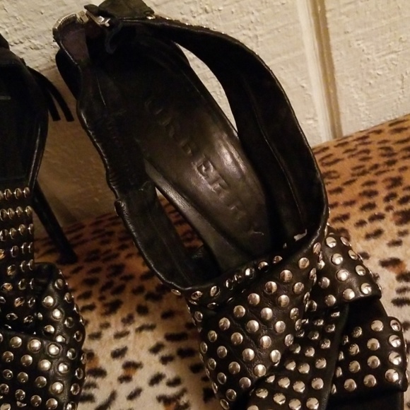 Burberry studded stilletos - Picture 5 of 8